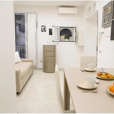 Alojamento de Acomodação e Pequeno-almoço Monteoliveto Nápoles